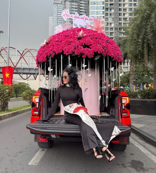 Trụ Hoa Sofia Khổng Lồ