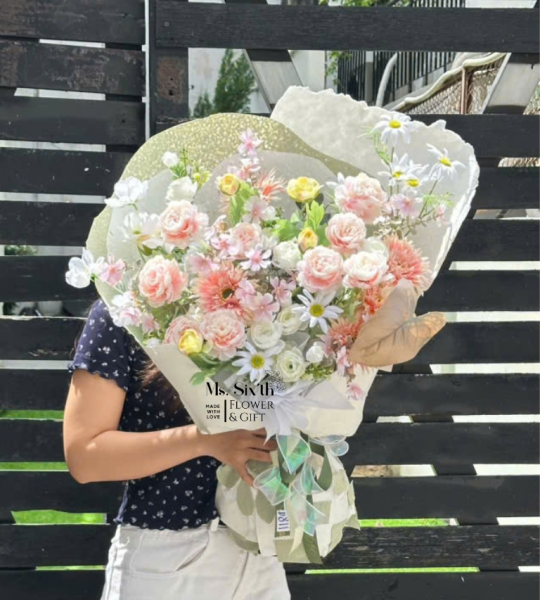 Bó Hoa Hồng Mix Cúc Trắng Tone Xanh Kem Form Ovan