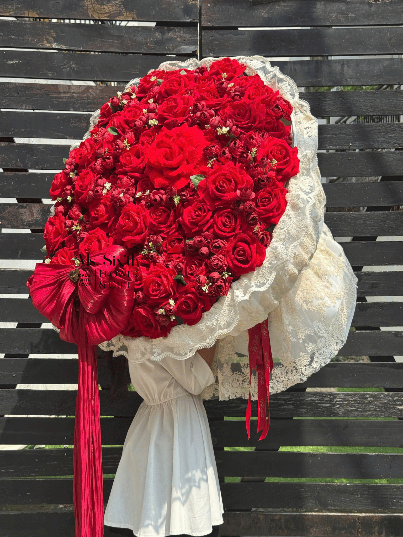 BST BÓ HOA ĐỎ LỤA NHUNG