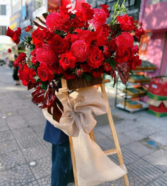 Mẫu kệ hoa chúc mừng so1